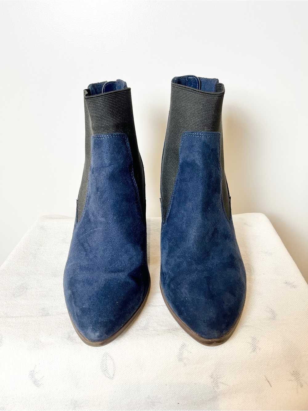Fioni Navy Blue Faux Suede Chelsea Booties – Gold Zip Block Heel Ankle Boots 8 - Picture 4 of 12